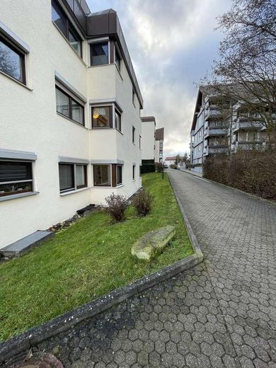 Luminoso y amplio piso de 5 habitaciones con balcón, cocina equipada y garaje en Ammerbuch-Altingen – Seitenansicht