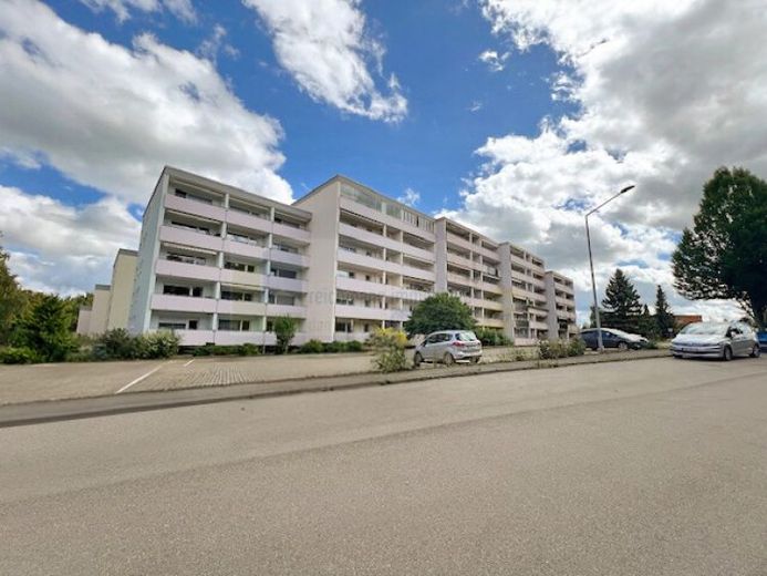 St. Georgen – balkonlu, yer altı garajlı ve orman manzaralı güzel 4,5 odalı kat mülkiyeti dairesi – Seebauernhöhe’de sakin ve doğayla iç içe yaşam! – Fotoğraf 1