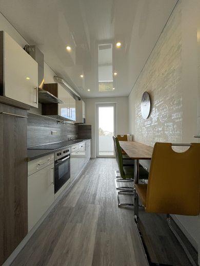 Klimatisierte und Vollständig renovierte Wohnung mit 3 Zimmern, Balkon und Einbauküche in Düsseldorf – Foto 3