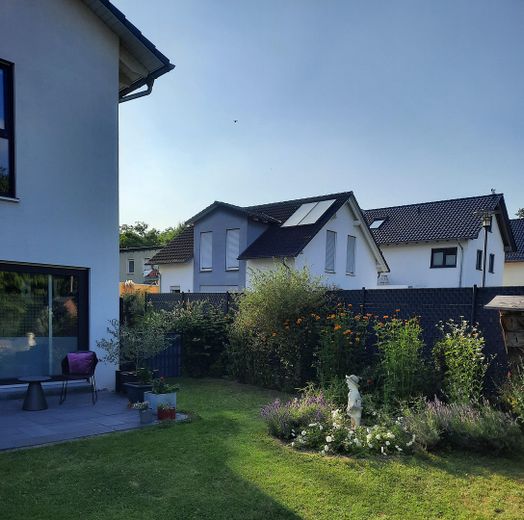 Attraktives freistehendes Einfamilienhaus mit großem Garten und PV-Anlage in Hanau/ Großauheim – Foto 4