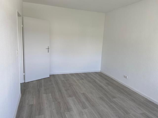 Francoforte Niederrad: Bellissimo appartamento di 2 locali con balcone – Schlafzimmer