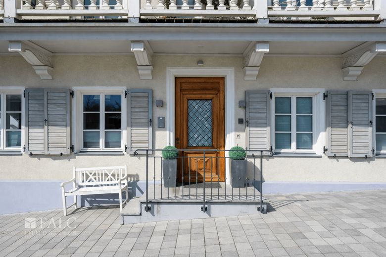 Kapitalanlage, Eigennutzung - oder perfekt kombiniert in traumhafter Lage am Tegernsee – Eingangstür zur Wohnung