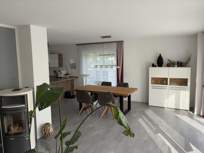 Modernes Einfamilienhaus mit Pool und Keller mit separatem Zugang – फोटो 12