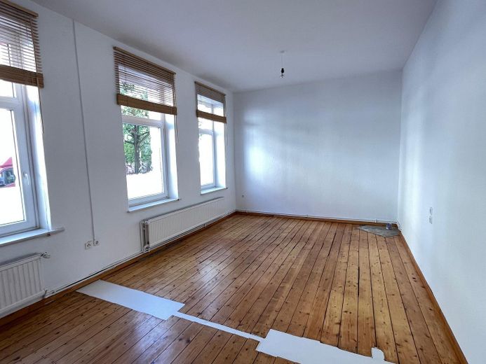 2-Zimmer Altbauwohnung an der Leibnitz Uni und Welfengarten / inklusive Küche – Wohnzimmer 