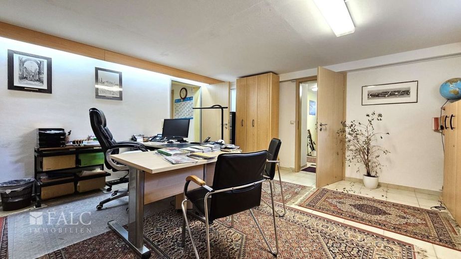Attraktives Einfamilienhaus mit Doppelgarage, PV-Anlage und ausgebautem Keller – Büro Keller