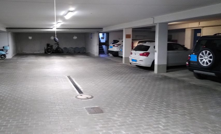 PF-Friedenstraße: curato appartamento di 3,5 locali con balcone, tranquilla posizione nel verde - SENZA PROVVIGIONE – einzelner TG Stellplatz