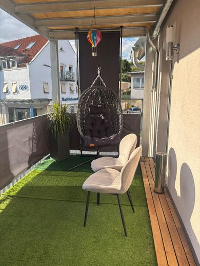 شقة جديدة مُجددة بالكامل من 4 غرف بمساحة 111م2 مع شرفة كبيرة – Balkon
