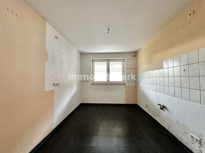 Großzügige, helle Wohnung mit durchdachtem Grundriss in ruhiger Lage mit Südwestbalkon, großes Bad – Küche