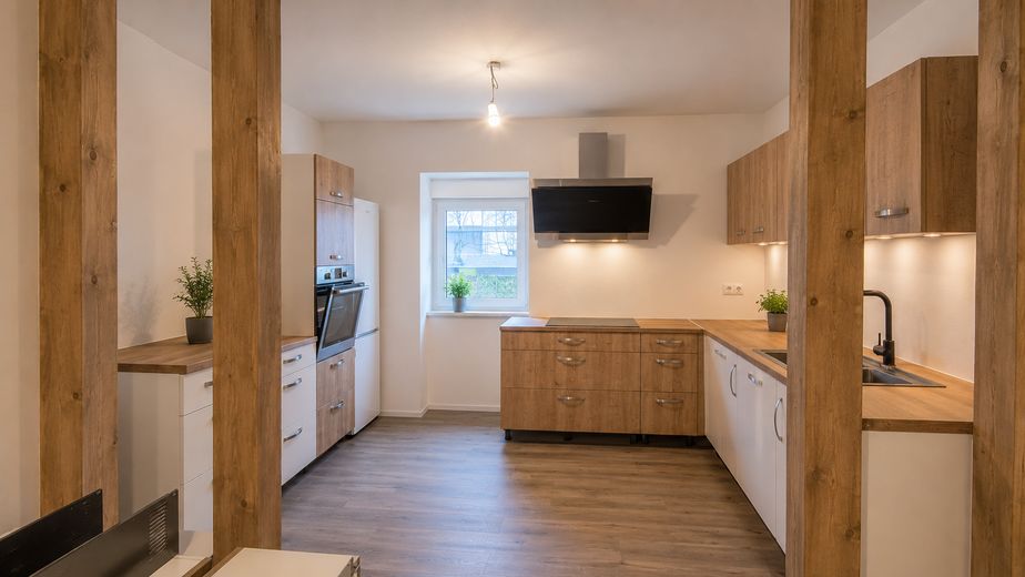 Exklusiv sanierte 3-Zimmer-Küche-Bad-Wohnung mit großer Terrasse, und hochwertiger Ausstattung – Einbauküche mit Elektrogeräte