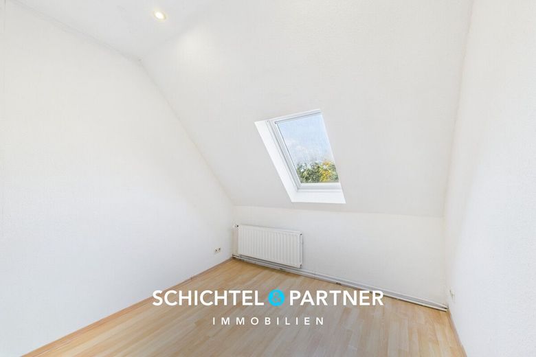 Vegesack | Mehrfamilienhaus mit Gewerbe, Garagen und großem Grundstück – S&amp;P | Schlafzimmer
