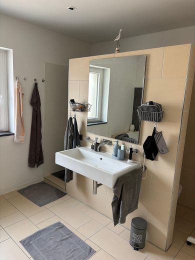 Moderne 4,5 Zimmer Wohnung in Brühl -PROVISIONSFREI- – Bad