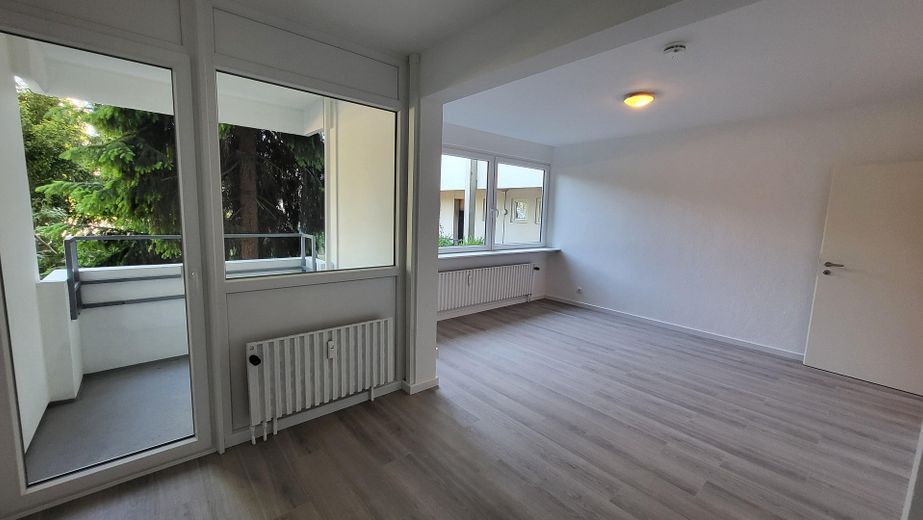 Zemin kat-yeni yenilenmiş-ayrı giriş-balkon-kapalı otopark-özel şahıstan – Wohnzimmer