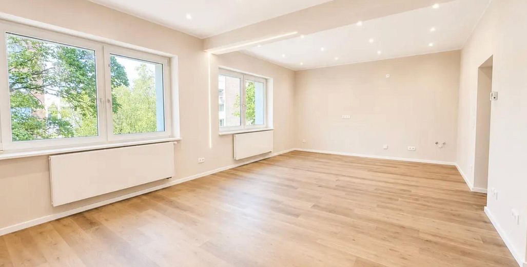 provisionsfrei: sanierte 2 Zimmer Wohnung in Düsseldorf Derendorf – Wohnbereich