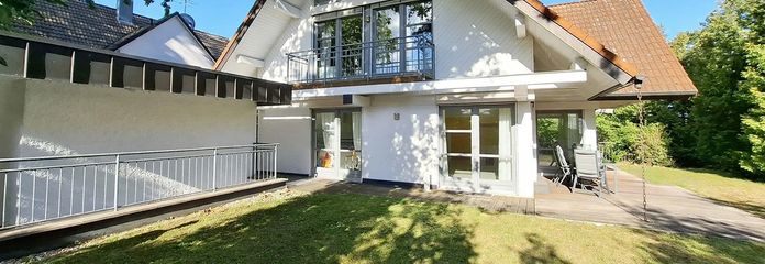 From Private Owner: Individual Architect-Designed House with Gallery & Garden – Fürth