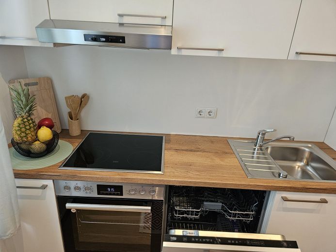WG-Zimmer möbliert & frisch saniert – 8 Min. zur HTW Uni / Furnished room in a shared apartment – Küche / Kitchen