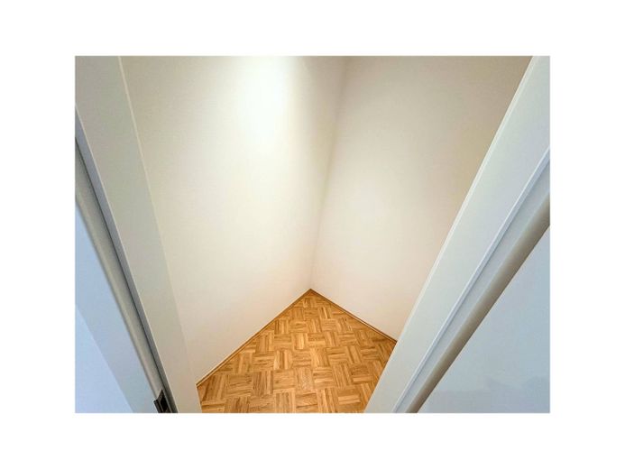 *Stilvolles Wohnen*: Lichtdurchflutete 2-Zi.-Wohnung mit Balkon im Projekt "Teltrio" – Abstellkammer I