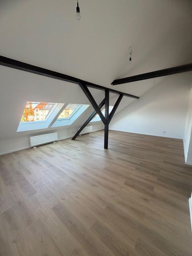 Pierwsze zasiedlenie – wyjątkowe 2-pokojowe mieszkanie na poddaszu w Schwetzingen – Wohnzimmer