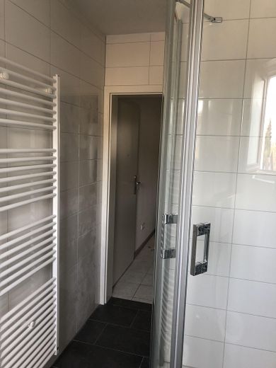 Sanierte Wohnung mitten in Gießen, trotzdem ruhig und sicher mit hohem Freizeitwert – Bad