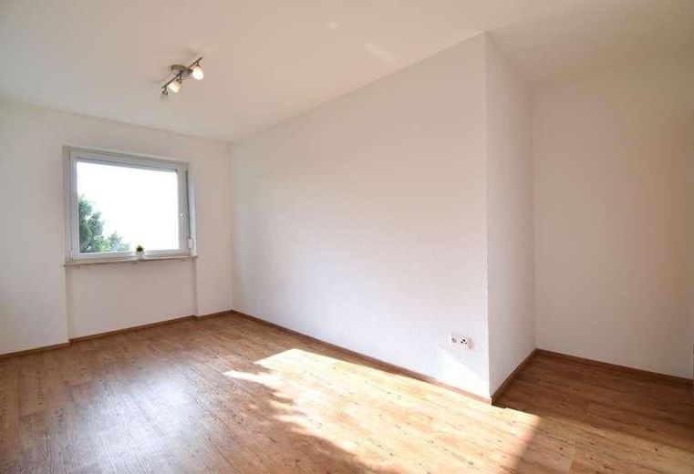 Provisionsfrei - Wohnen wie im eigenen Haus: 120m² mit Garten, Traum-Weitblick & Wellness-Faktor – Büro/Kinderzimmer