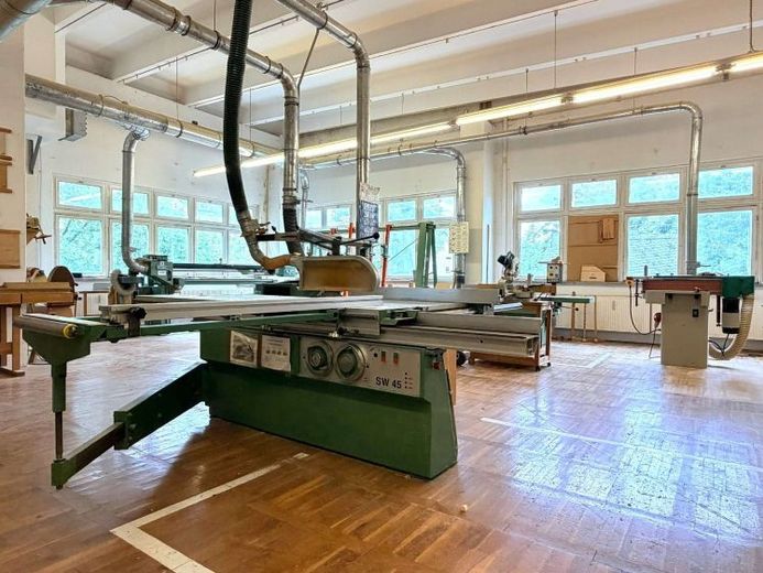 Holzwerkstatt - voll ausgestattet - massive Gewerbehalle & stark frequentierter Lage in Auerbach – Foto 1