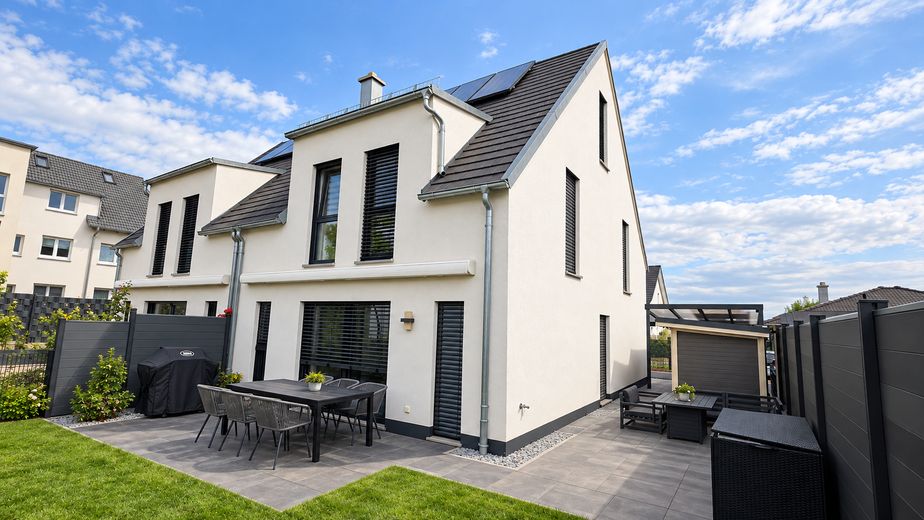 Moderne DHH in Wilhermsdorf – ca. 195 m² Gesamtfläche, Garten & Vollkeller – provisionsfrei – Terrasse