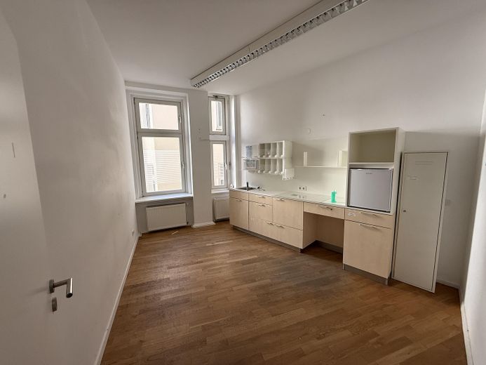 Eckladen - Büro, Handel, Praxis, Galerie – HP - Hofseite - Raum 3