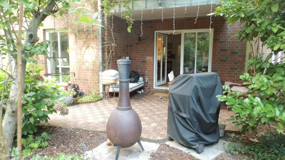 Wohnerlebnis am Jenischpark: traumhafte Erdgeschoßwohnung mit eigenem Garten von Privat – Terrasse