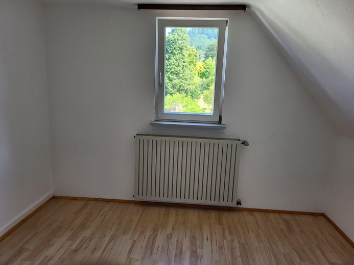 Jasne mieszkanie 3-pokojowe na poddaszu – Arbeitszimmer