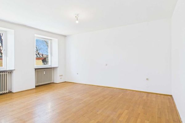 AFFITTO: Abitare con stile - Spazioso appartamento di 4 locali in edificio d’epoca con soffitti alti a Stadtsteinach