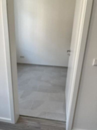 Zweitbezug nach Sanierung! Großzügige 3-Zimmerwohnung mit Laminat, Balkon, Wanne und Einbauküche! – IMG_1301