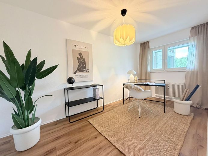 Ampio e luminoso appartamento in edificio ben tenuto. Pronto per essere abitato e senza provvigioni – Arbeitszimmer