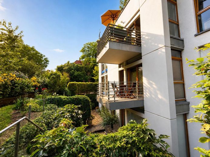 Fantástico apartamento de 2 habitaciones justo junto al Volkspark, en Prenzlauer Berg – Ostbalkon mit Morgensonne