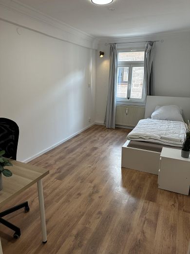 Chambre meublée en colocation centrale I à partir du 15.10.2026 – Dein Zimmer