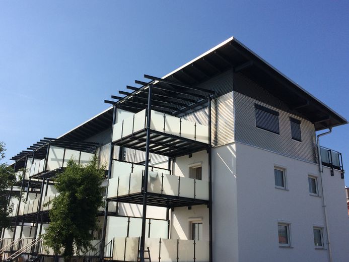 Light-filled and newly renovated 1.5-room apartment with terrace and fitted kitchen - No. 12 – Gebäude Aussenansicht