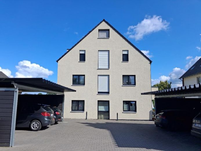 Moderne 3-Zimmer-Erdgeschosswohnung mit Terrasse und Carport in Bad Oeynhausen-Werste – Außenansicht