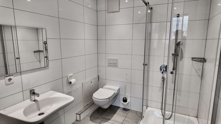Gewerbefläche / Büro in Uhldingen-Mühlhofen – ...und ein WC mit Dusche