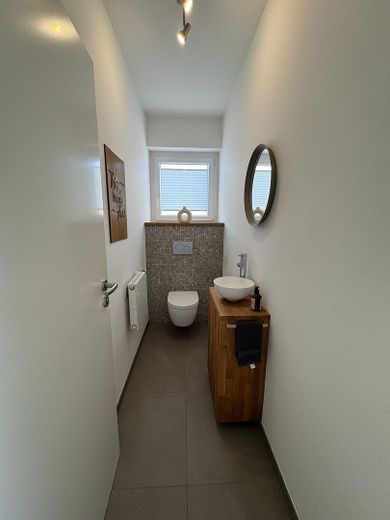 Vendita da privato - casa bifamiliare/casa multigenerazionale su terreno in diritto di superficie a Kaarst Mitte – WC 1. OG