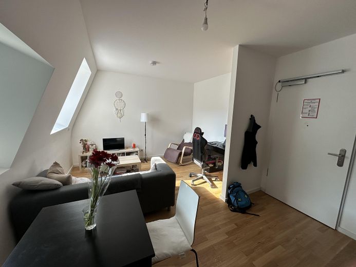 Moderne Neubauwohnung mit Loggia & Einbauküche – Foto 3