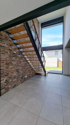 Treppe und Glasfassade