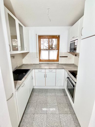 moderne Einbauküche m. Geräten