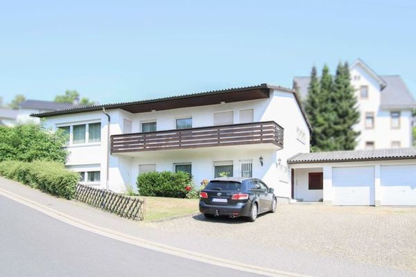 Ponte manos a la obra hoy, disfruta mañana: vivienda unifamiliar personalizable con piscina y jardín en una ubicación tranquila