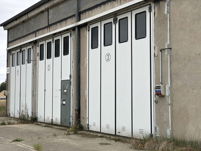 Dwie hale magazynowe z potwierdzeniem wprowadzenia PV, duża działka – Zdjęcie 4