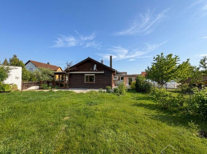 Sanierungsbedürftiges Bungalow mit Nebengebäude &amp; Garage und Keller in Röttenbach – BG+EFH Röttenbach 2ki 015