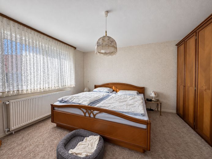 Two-family house with two garages and a large garden in Berka – Schlafzimmer OG