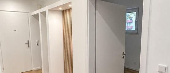 Erstbezug nach Sanierung - 3 Zimmerwohnung mit Balkon - WG geeignet – Flur