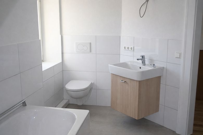 Ampio soggiorno-pranzo in un affascinante appartamento duplex – Wannenbad