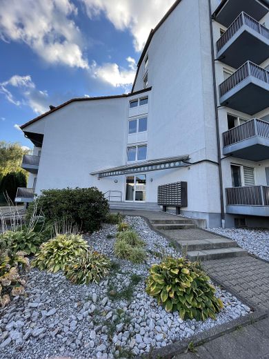 NEU renoviertes Appartement mit großem Balkon und EBK – Frontansicht