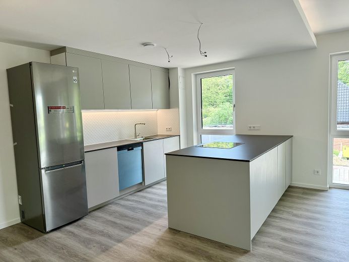 Stadtnah & naturnah: moderne, energieeffiziente 2-Zimmer-Neubauwohnung nahe Hamburg mit Smart Home – Küche