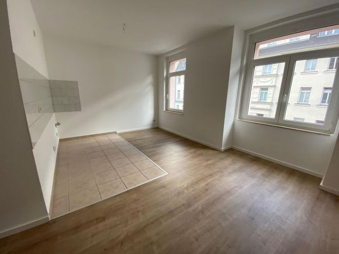 TOP sanierte Whg. im 2. OG - frei ab SOFORT !!! Bad mit Wanne u.v.m. – Foto 1