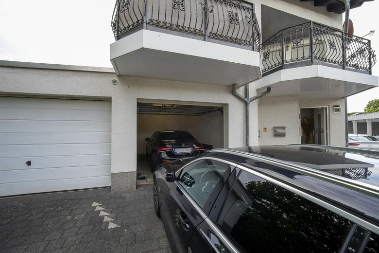 Außergewöhnliche 2-Zimmer-Dachgeschosswohnung mit Kamin, Vollbad, Balkon & ausgebautem Dachboden – Garage+Stellplatz_Bild1